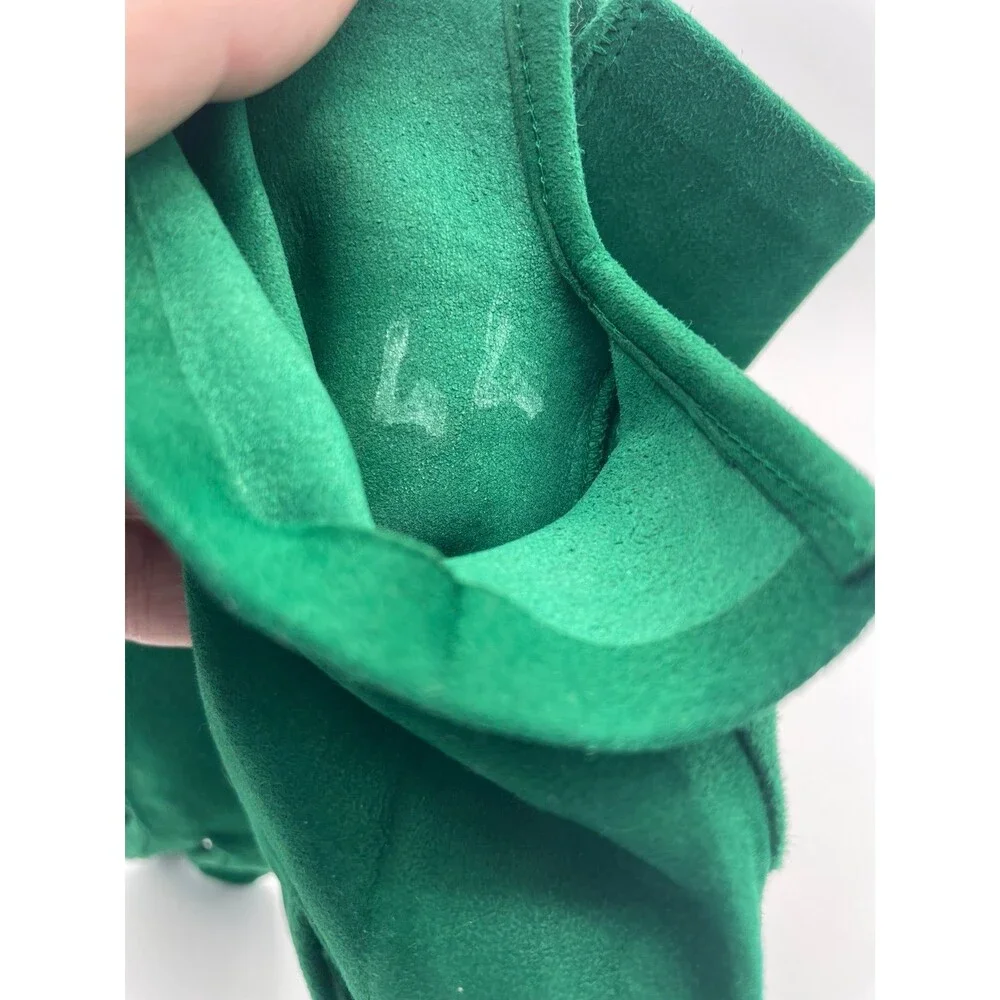 Women's Vintage Pair of Emerald Green Suede Gloves Stamped 44 Size 7 Wicked